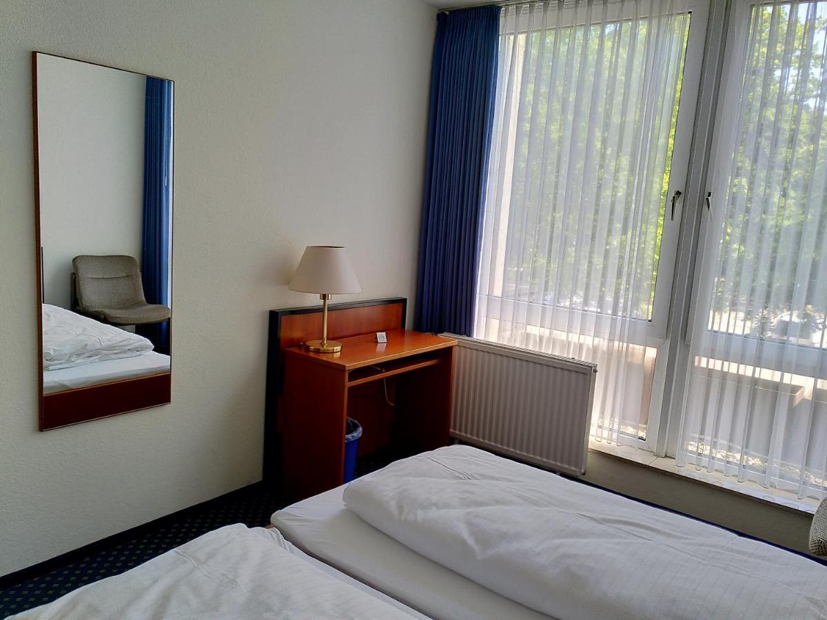 Hotel Stadthalle Илцен Екстериор снимка