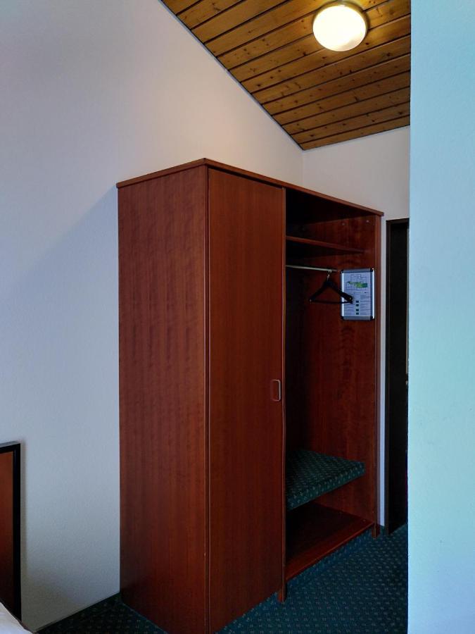 Hotel Stadthalle Илцен Екстериор снимка