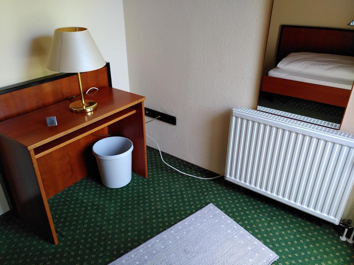 Hotel Stadthalle Илцен Екстериор снимка