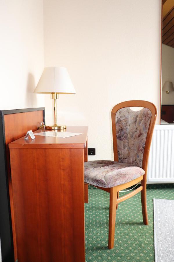 Hotel Stadthalle Илцен Екстериор снимка